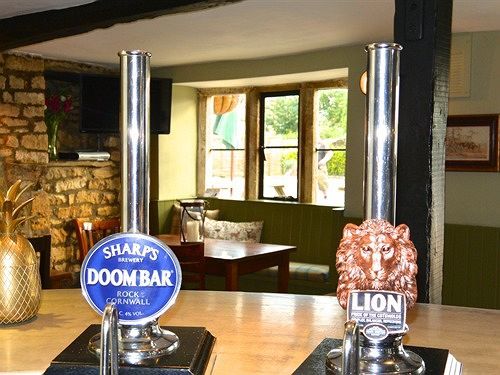 Coach & Horses Hotel Bourton-on-the-Water ภายนอก รูปภาพ