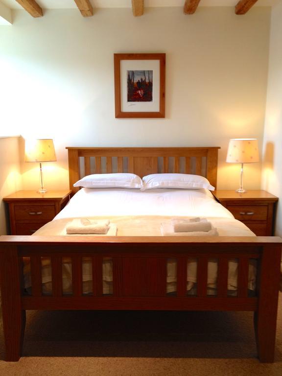 Coach & Horses Hotel Bourton-on-the-Water ภายนอก รูปภาพ