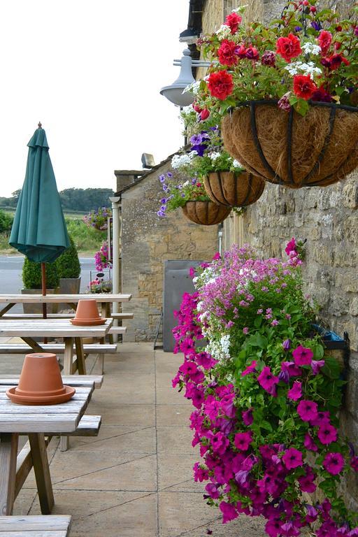 Coach & Horses Hotel Bourton-on-the-Water ภายนอก รูปภาพ